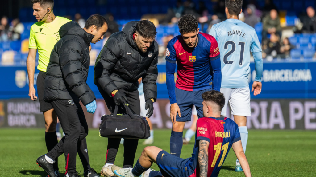 Víctor Barberà se lesiona del bíceps femoral durante el Barça B-Celta Fortuna