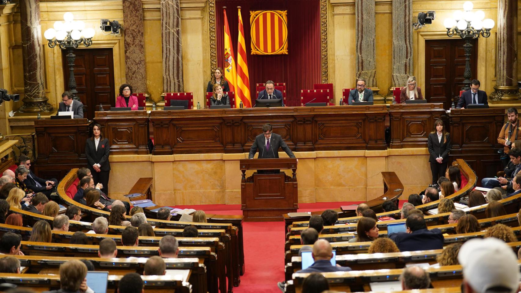 El presidente de la Generalitat, Salvador Illa, durante la comparecencia en el Parlament este miércoles