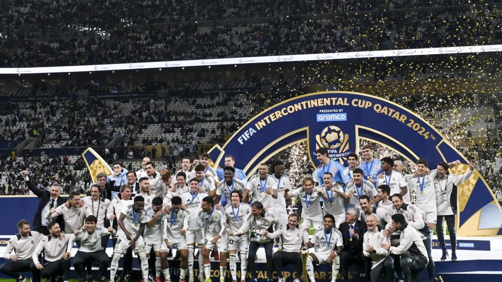 Los jugadores del Real Madrid festejan el triunfo en la Copa Intercontinental