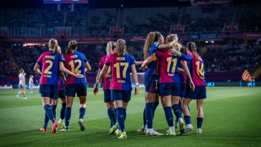 Las jugadoras del Barça Femenino celebran un gol en la victoria contra el Manchester City