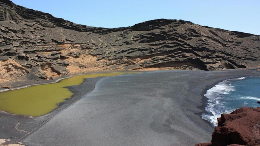 Playa volcánica de Lanzarote