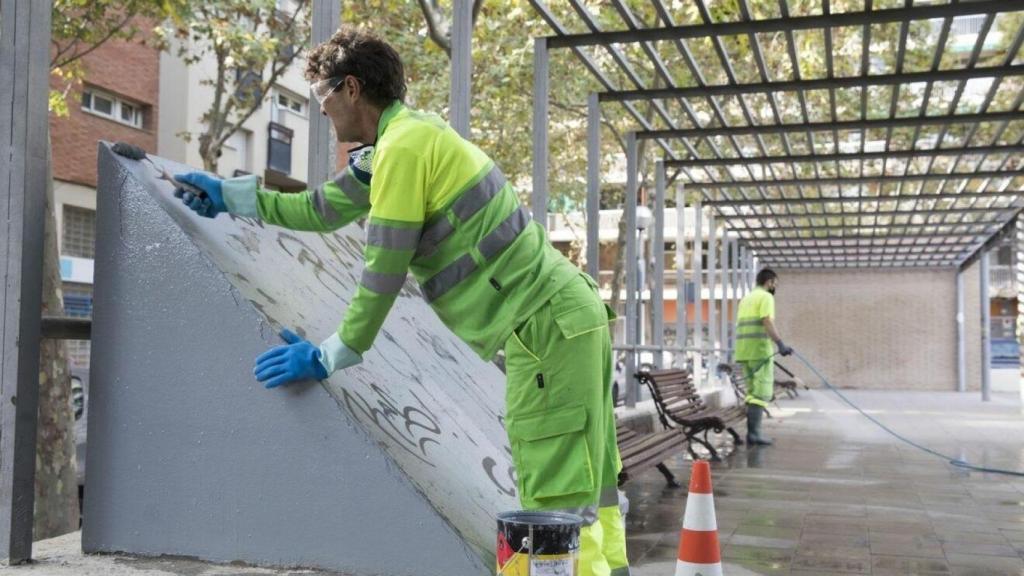 Imagen de archivo de un operario de FCC en Barcelona