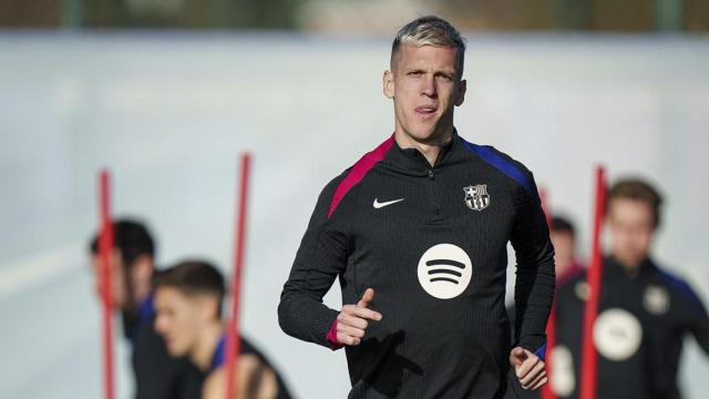 Dani Olmo, con la camiseta de entrenamiento Nike del Barça