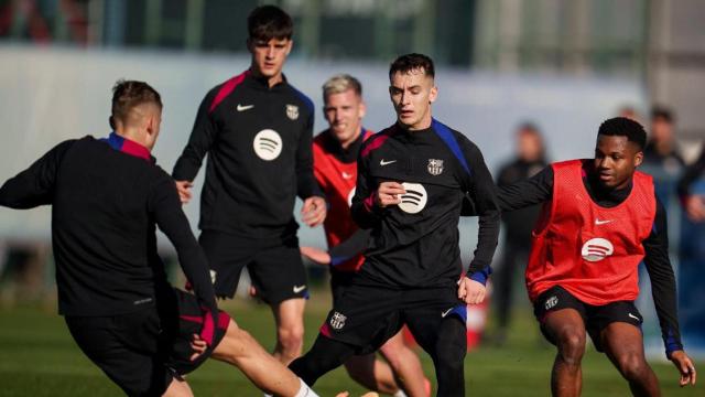 Ansu Fati, Casadó, Olmo y Fermín en un entrenamiento del Barça