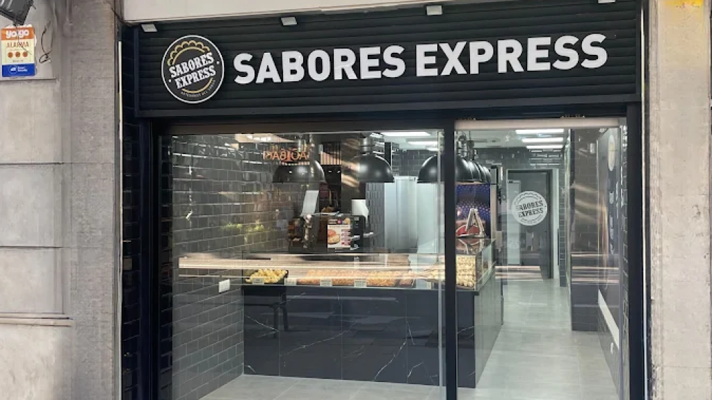 Tienda de Sabores Express en la calle Creu Coberta de Sants (Barcelona)