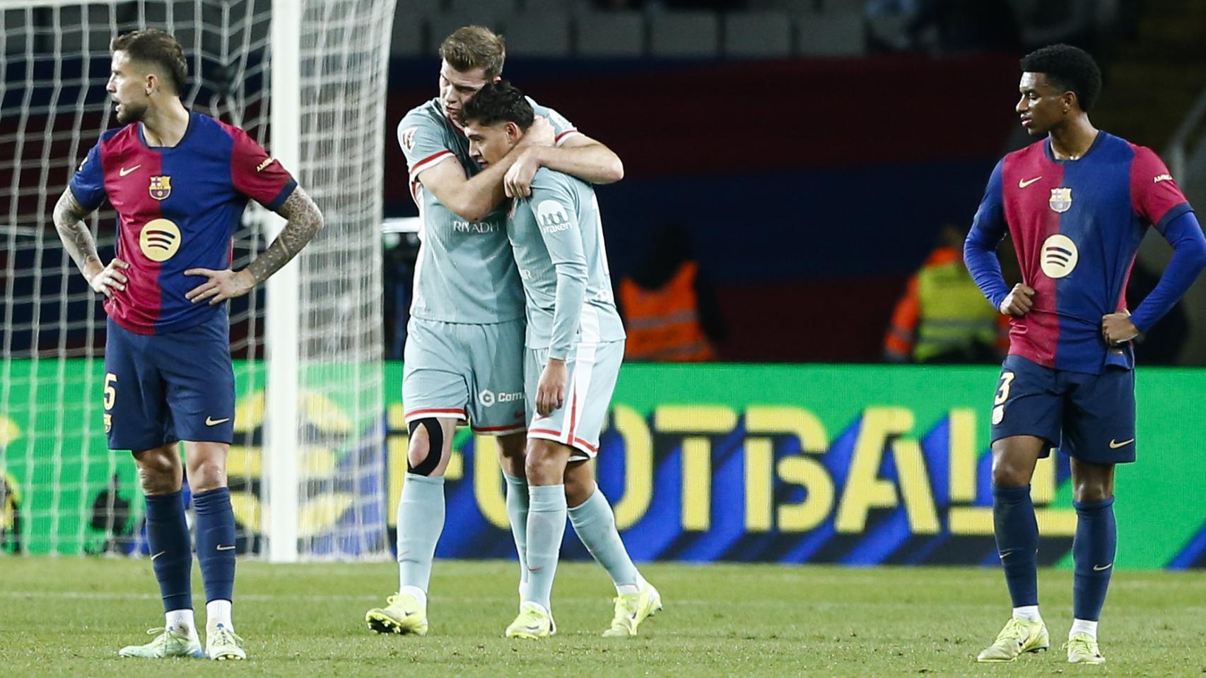 Iñigo y Balde, con los brazos en jarra, tras el gol anotado por Sorloth