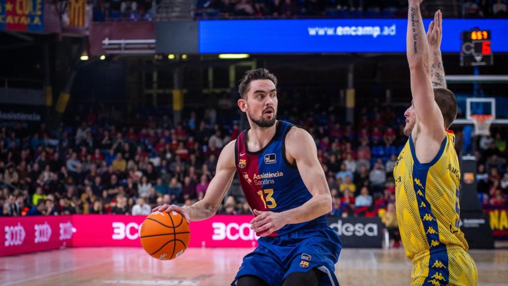 Satoransky comanda una jugada del Barça de basket en el Palau