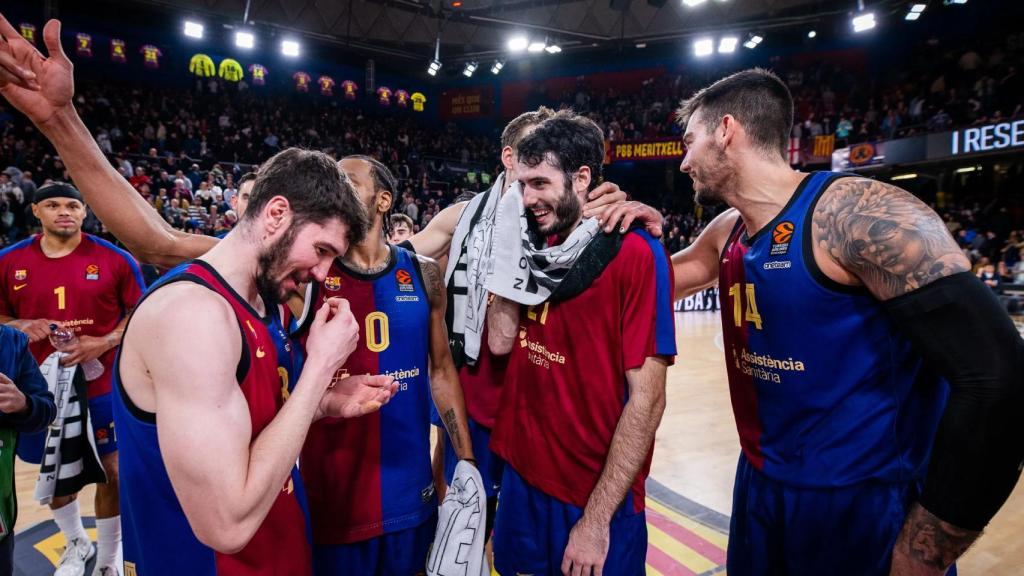 La felicidad de los jugadores del Barça de basket al ganar un partido de Euroliga en el Palau