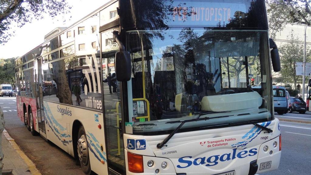 Imagen de un autobús de Sagalés