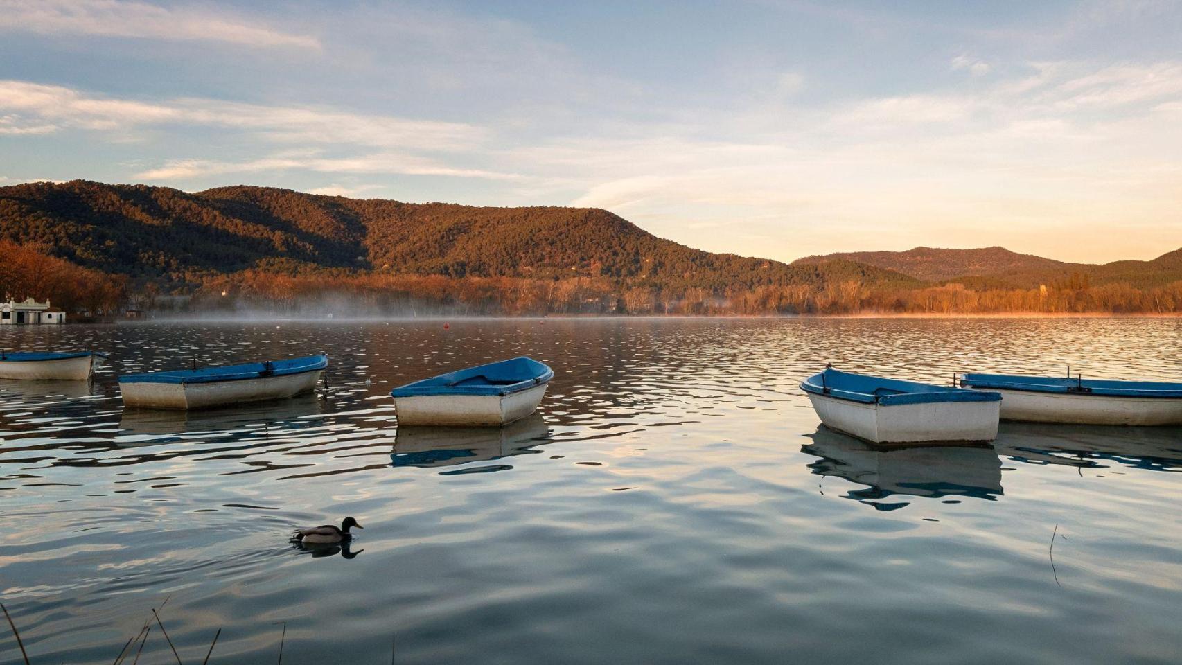 Barcas en el lago de Banyoles