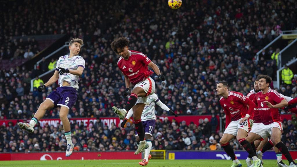 Dean Huijsen marca un gol con el Bournemouth al Manchester United