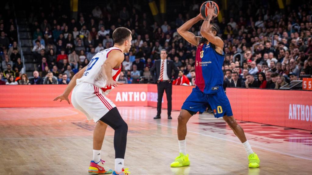 Kevin Punter levanta la pelota en el Barça de basket-Estrella Roja de Euroliga