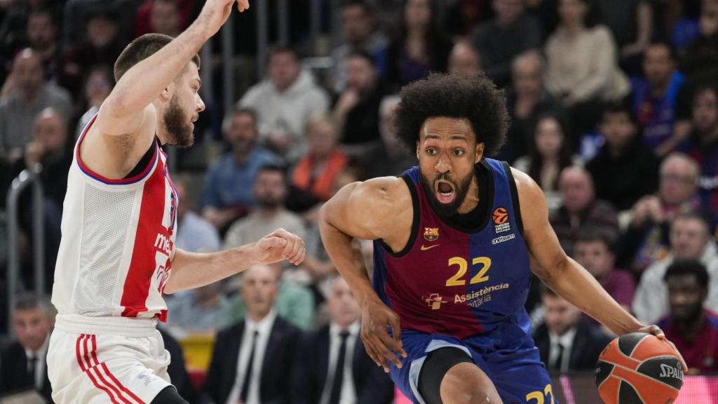 Jabari Parker penetra a canasta en el Barça de basket-Estrella Roja