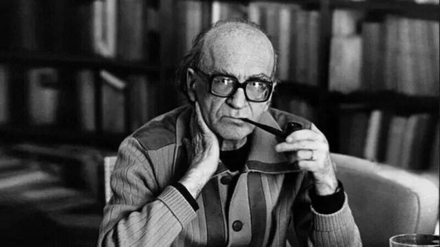 El escritor Mircea Eliade