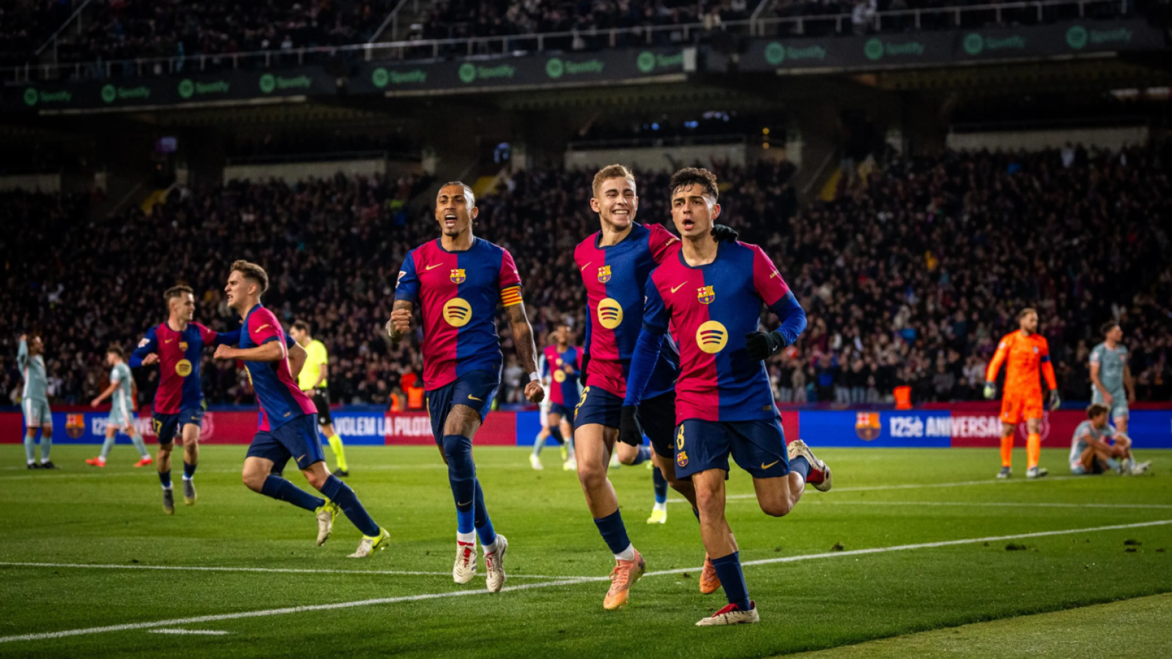 Pedri, Fermín, Raphinha, Gavi y Marc Casadó celebran el gol del Barça contra el Atlético de Madrid en Liga