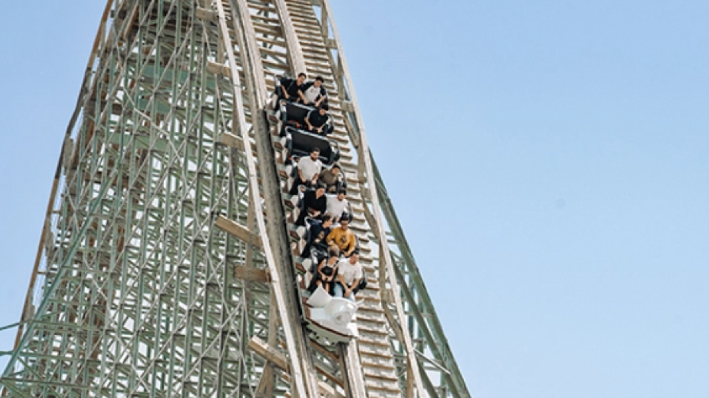 Una montaña rusa en el parque de atracciones del Real Madrid en Dubai