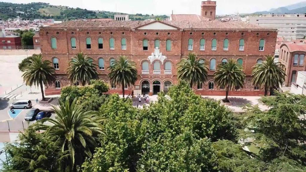 Fachada de la Escola Pia de Terrassa