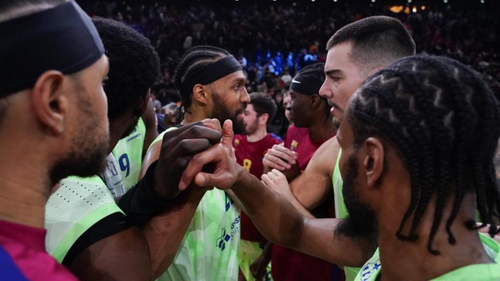 Los jugadores del Barça de basket festejan una importante victoria en la Euroliga