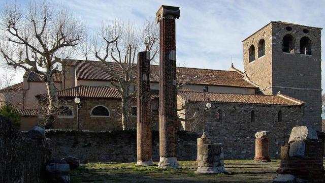 Catedral de Trieste, donde reposa Carlos V, rey carlista