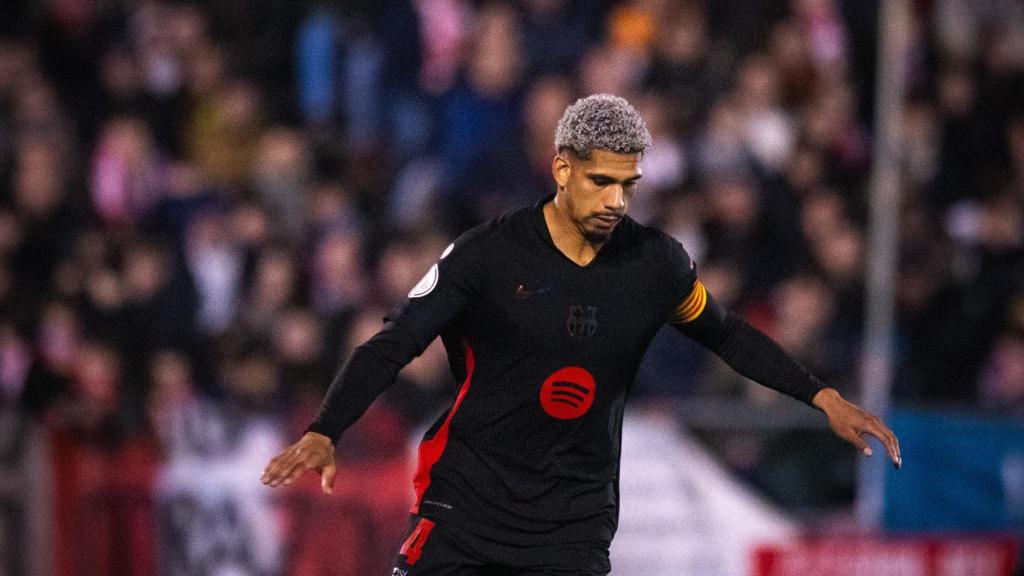 Ronald Araujo juega su primer partido con el Barça en la temporada 2024-25, contra el Barbastro