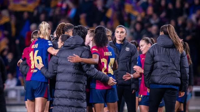 El abrazo de las jugadoras del Barça Femenino tras ganar un partido en la Liga F