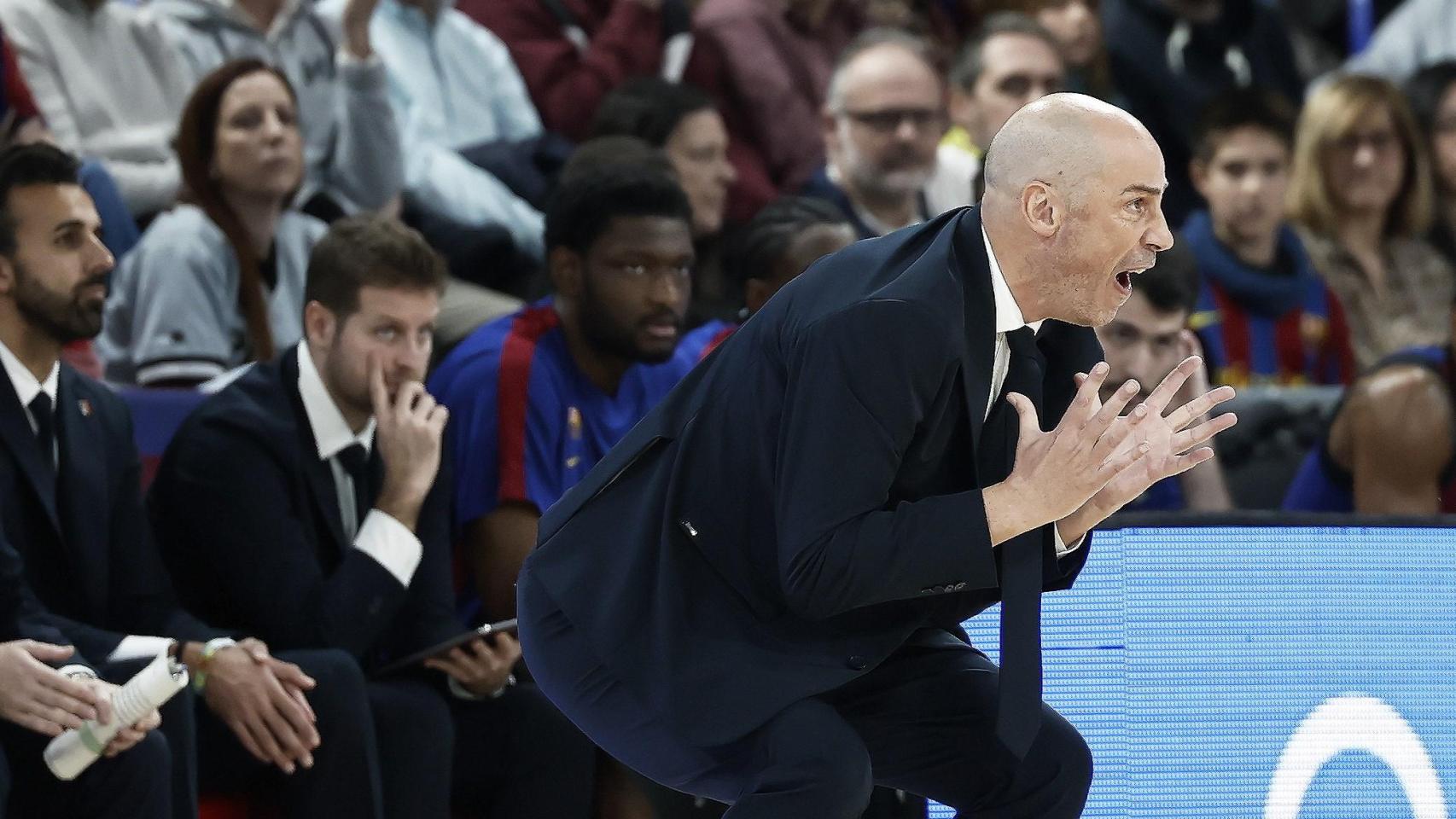 Joan Peñarroya, frustrado por la actuación del Barça de basket frente al Joventut