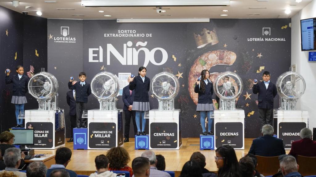 Celebración del Sorteo de la lotería del Niño en el salón de Loterías y Apuestas del Estado