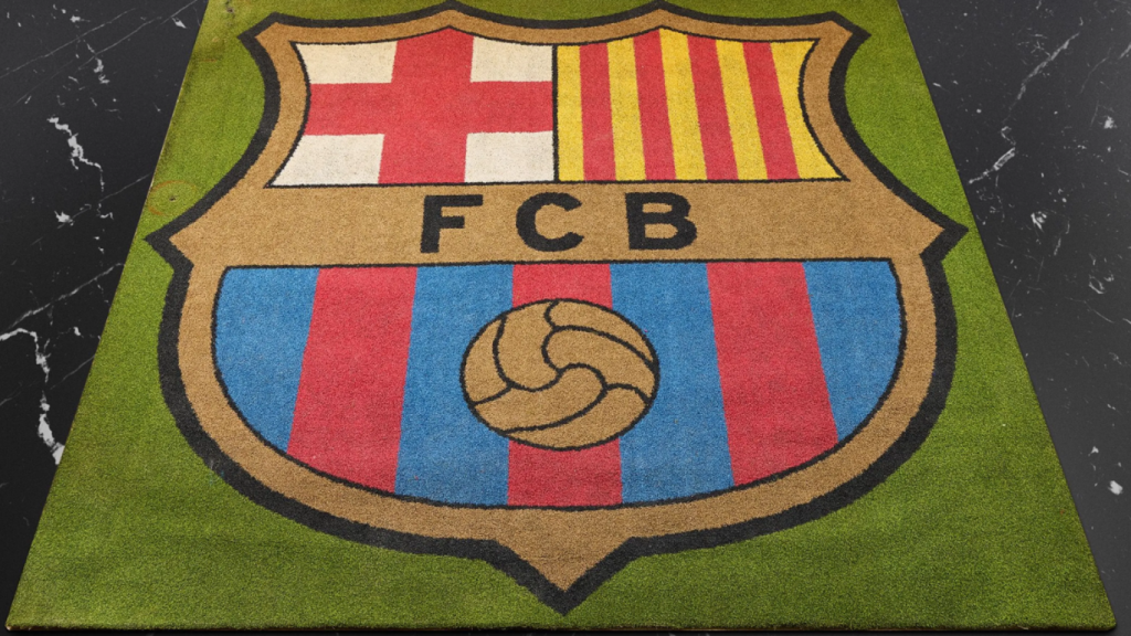 Escudo del Barça del césped del viejo Camp Nou