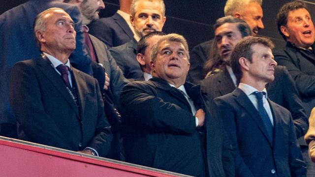 Joan Laporta, junto a Jon Uriarte, durante un partido entre el Barça y el Athletic Club