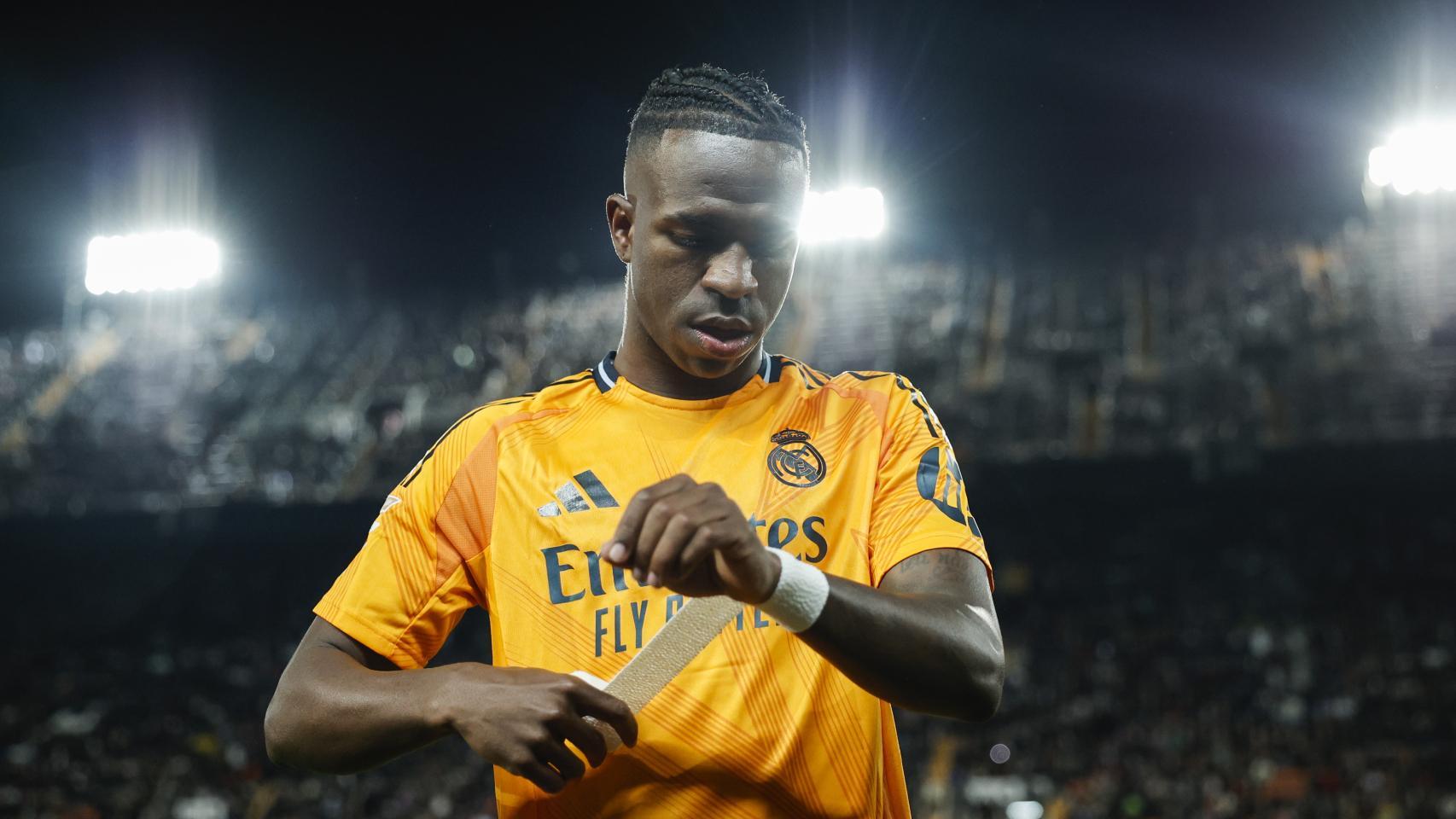 Vinicius, durante el partido del Real Madrid en Mestalla