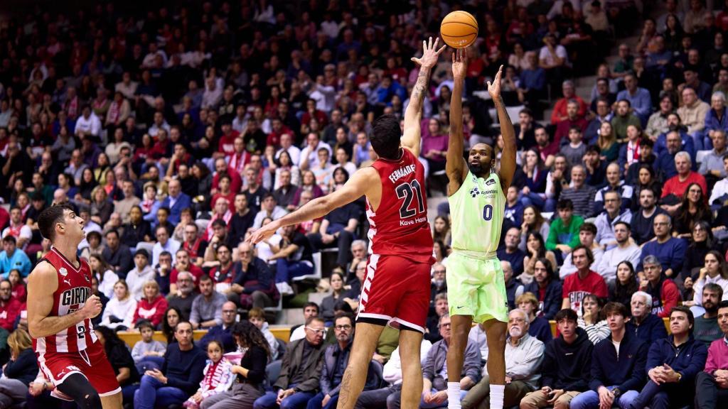 El triple de Kevin Punter contra el Bàsquet Girona