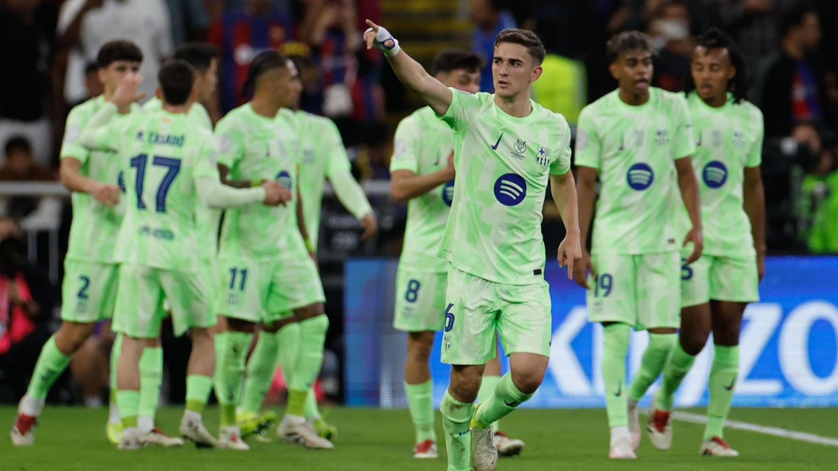 Los futbolistas del Barça celebran el gol de Gavi al Athletic