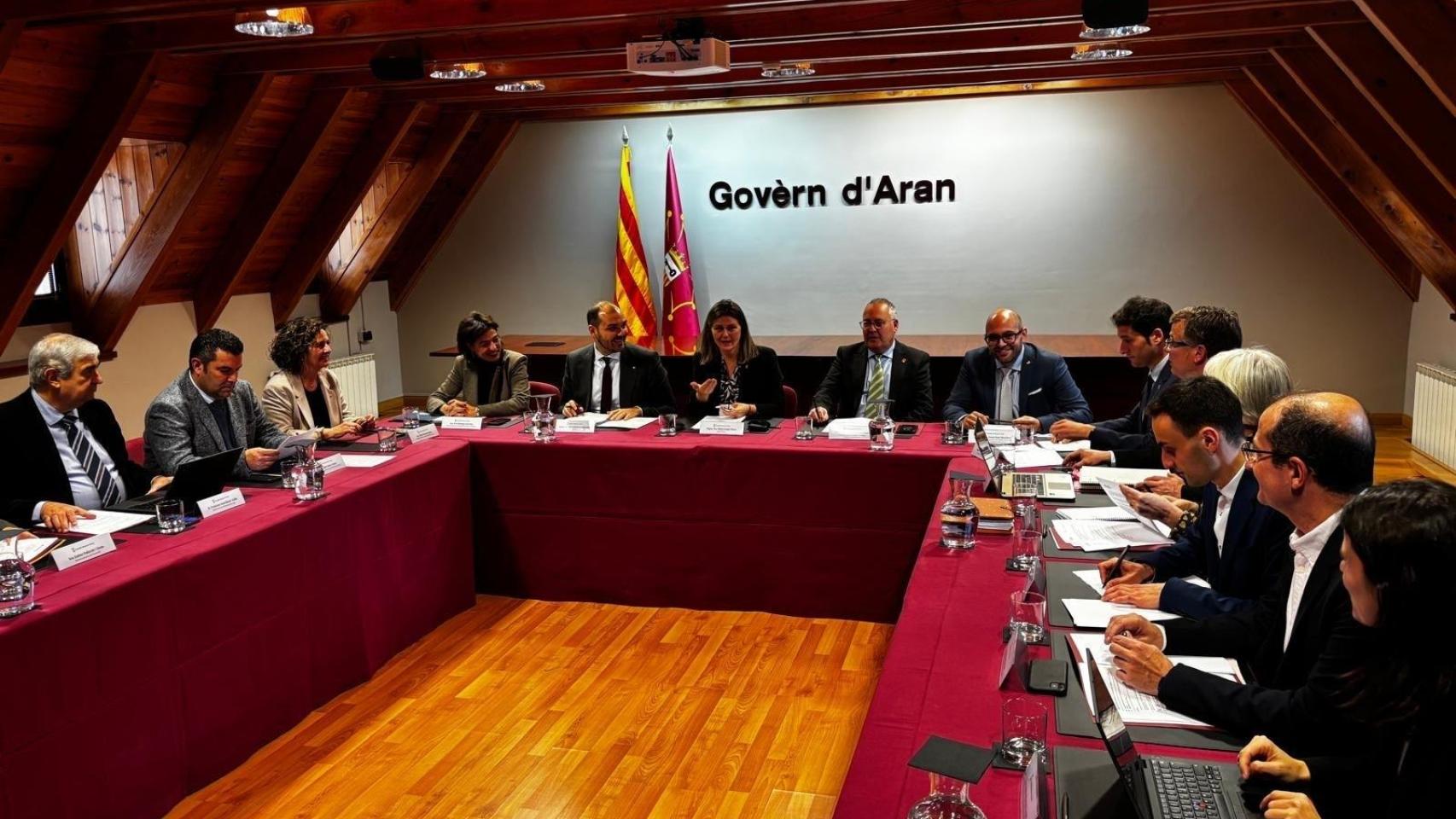 El 'conseller' de Presidencia de la Generalitat, Albert Dalmau, y la síndica de Aran, Maria Vergés, presiden la comisión bilateral Generalitat-Conselh Generau d'Aran