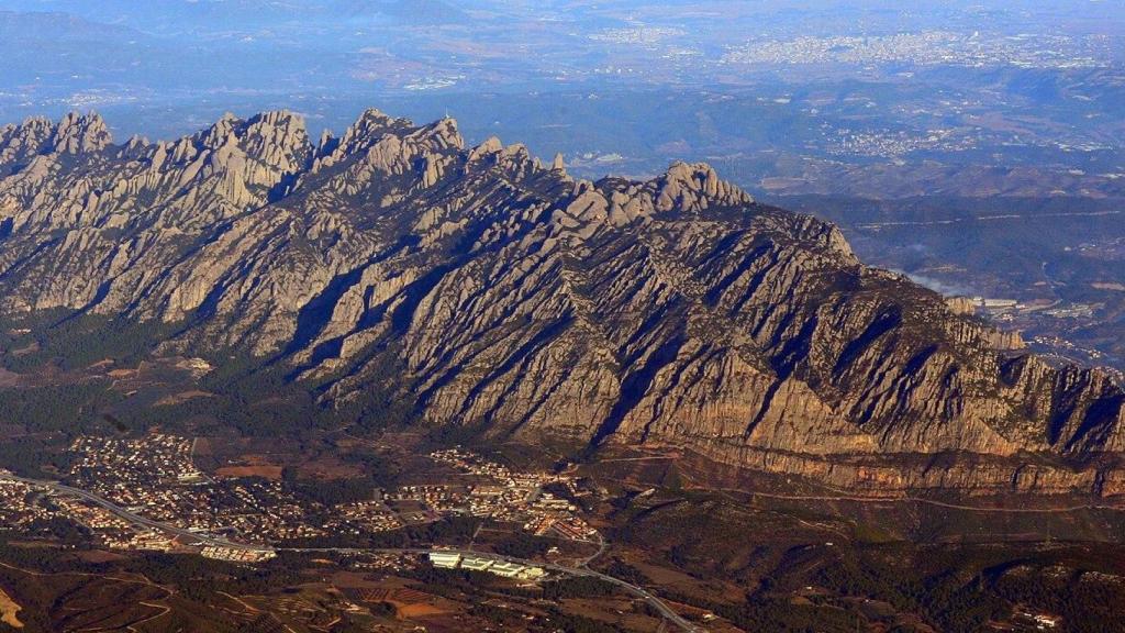 Las montañas de Montserrat desde el aire