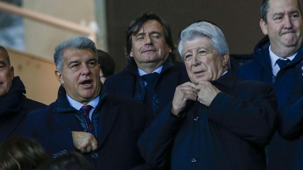 Joan Laporta y Enrique Cerezo, en el palco durante el Barça-Atlético de Madrid