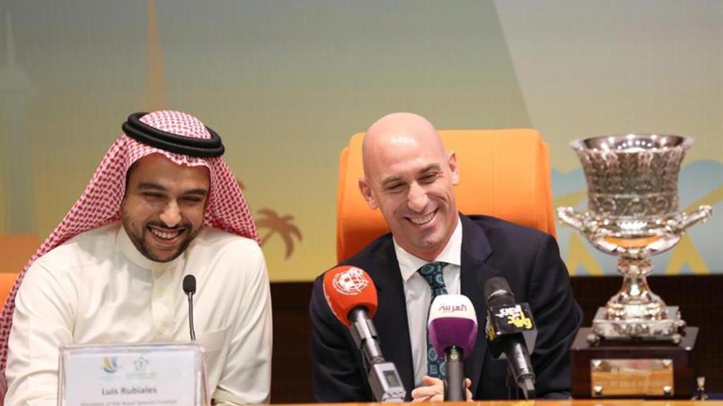 Luis Rubiales, y el príncipe de Arabia Saudí Abdulaziz bin Turki Al-Faisal, en la presentación de la Supercopa en 2019