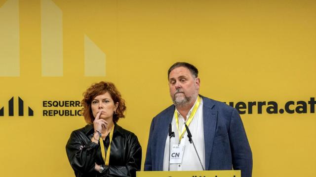 El presidente de ERC, Oriol Junqueras, junto a la secretaria general del partido, Elisenda Alamany, durante el primer Consell Nacional desde la elección de la nueva dirección del partido