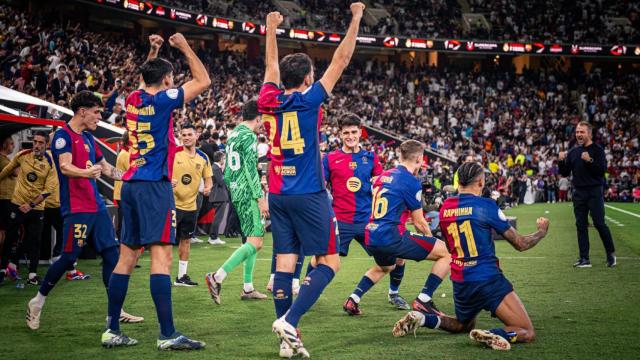 La euforia del Barça tras conquistar la Supercopa de España contra el Real Madrid