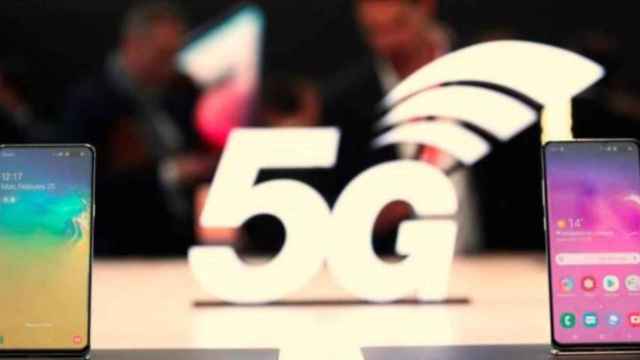 Dos teléfonos compatibles con las redes 5G / EFE