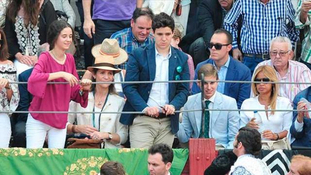 La infanta Elena junto a sus dos hijos, Victoria Federica y Froilán / Europa Press