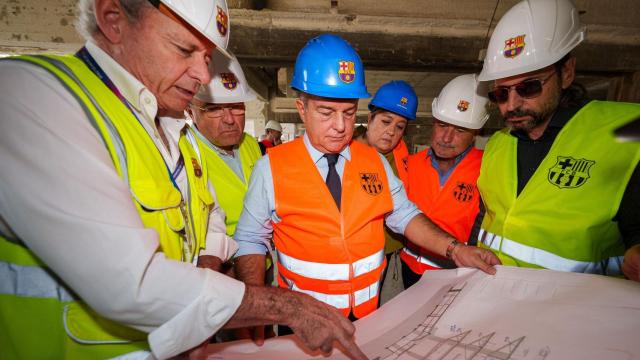 oan Laporta y la junta directiva visitan la evolución de las obras del Camp Nou