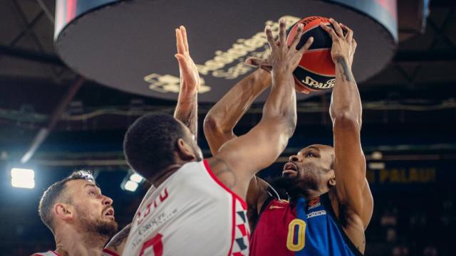 Kevin Punter se impone a dos jugadores del Mónaco en la victoria del Barça de basket