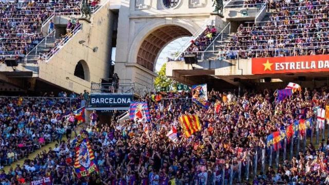 Panorámica de la Grada d'Animació de Montjuïc en el Barça-Celta