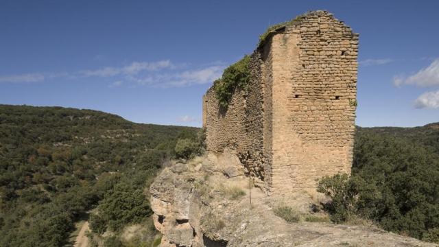 La iglesia medieval catalana olvidada en lo alto de un risco, la ermita de Sant Romà de Comiols