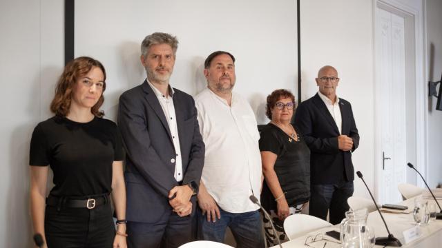 El abogado Andreu Van den Eynde (2i); el presidente de ERC, Oriol Junqueras (c); la exconsejera de la Generalitat Dolors Bassa (2d), y el exconseller Raül Romeva (1d)