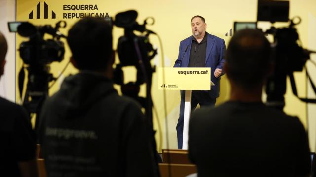 El presidente de ERC, Oriol Junqueras, durante una rueda de prensa, en la sede de ERC, a 16 de mayo de 2024, en Barcelona