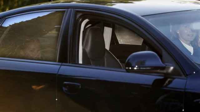 La reina Letizia conducía esta mañana el coche en el que ha llevado a las infantas a su primer de colegio / EFE