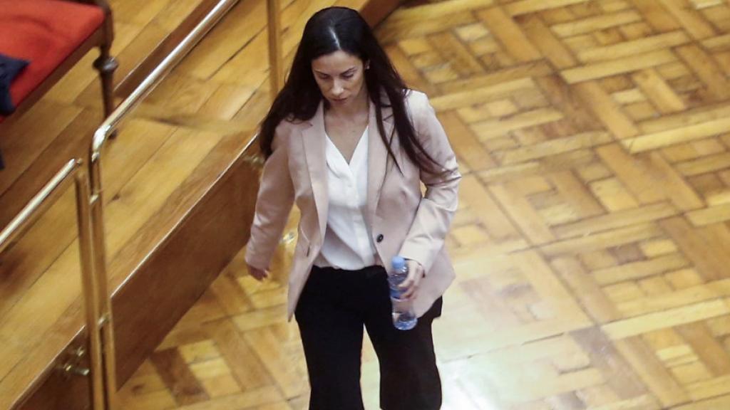 Rosa Peral pasa frente a Albert López durante el juicio