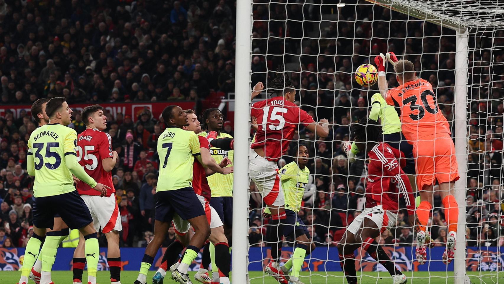 La estrella apartada de la Premier League que manda un SOS al Barça: no tiene ni dorsal