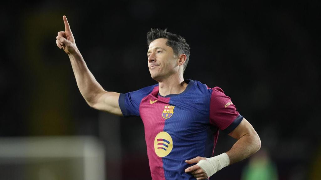 Robert Lewandowski celebra su gol en el Barça-Valencia como revulsivo